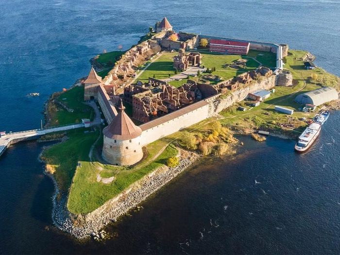 Pháo đài Shlisselburg (Oreshek), nơi Ivan VI bị giam giữ bí mật trong những năm cuối đời. Ảnh: experience.tripster.ru