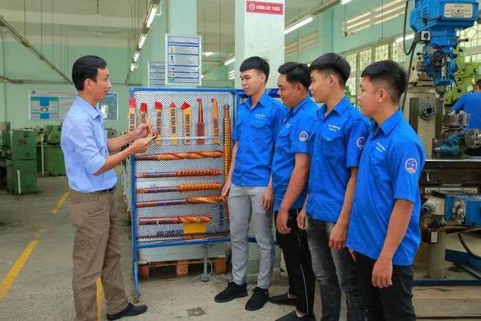 Việc kết hợp giữa thiết bị mới và môi trường thực tế đem lại hiệu quả trong quá trình đào tạo nguồn nhân lực giáo dục nghề nghiệp.
