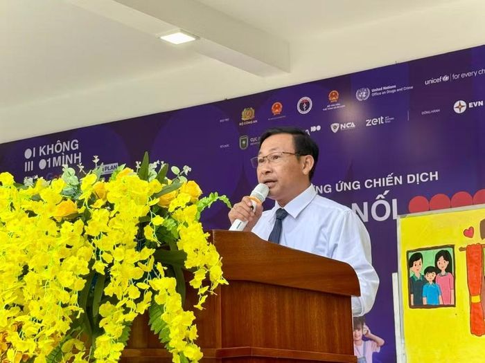 Ông Nguyễn Xuân Trung, Hiệu trưởng Trường THCS Đồng Hải phát biểu hưởng ứng Chiến dịch.