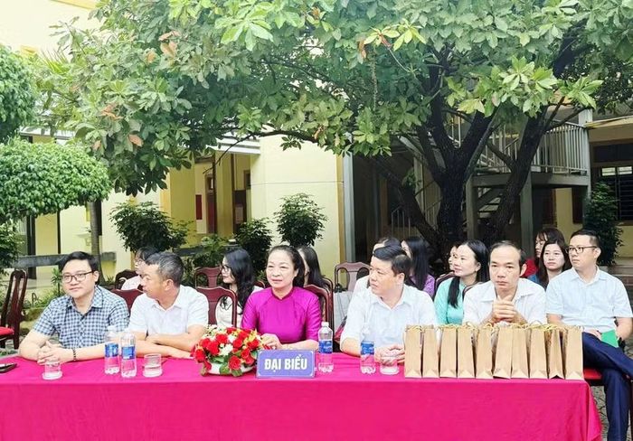 Đại biểu tham dự Chương trình hưởng ứng chiến dịch “Không một mình năm 2026 – Kết nối không tổn thương” tại Trường THCS Đồng Hải, tỉnh Quảng Trị.