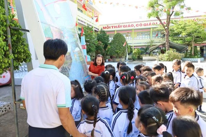 Trường Tiểu học Phùng Ngọc Liêm chú trọng cho trẻ tham gia các hoạt động trải nghiệm, giáo dục truyền thống yêu nước.