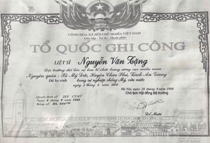 Bằng Tổ quốc ghi công của liệt sĩ Nguyễn Văn Tặng.