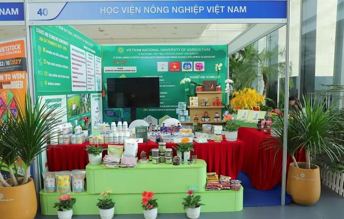 Học viện Nông nghiệp Việt Nam tham gia gian trưng bày tại Hội nghị Khoa học Chăn nuôi của Hiệp hội Chăn nuôi châu Á – Thái Bình Dương lần thứ 21, tổ chức tại Hà Nội.