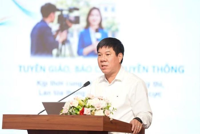 Ông Huỳnh Văn Chương, Cục trưởng Cục Quản lý chất lượng, Bộ GD&ĐT phát biểu tại Hội nghị.