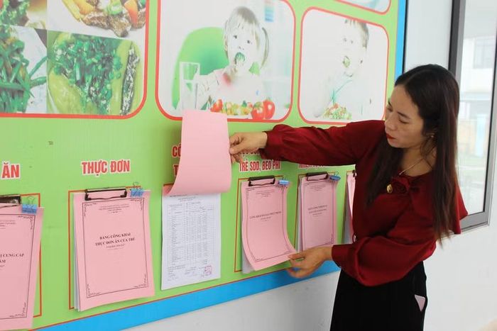 Công khai minh bạch tất các công đoạn bán trú trên hệ thống bảng tin.