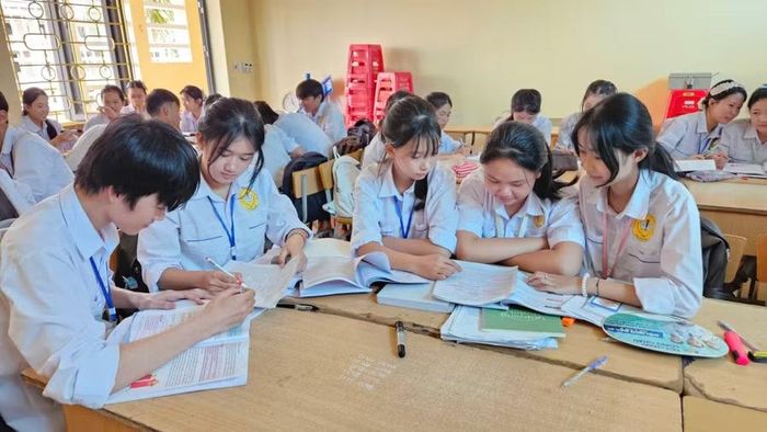 Học sinh Trường THPT Hoàng Công Chất (Điện Biên). Ảnh: NTCC