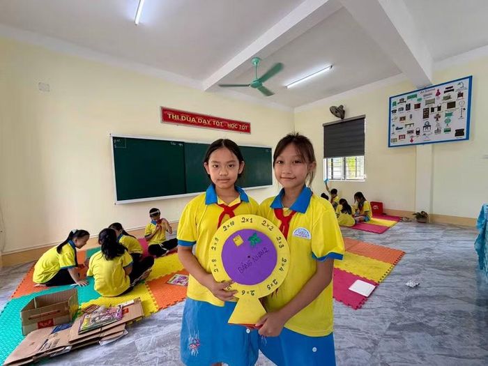 Học sinh Trường THCS Gia Hanh tham gia hoạt động trải nghiệm STEM, qua đó phát huy khả năng sáng tạo và vận dụng kiến thức vào thực tiễn.
