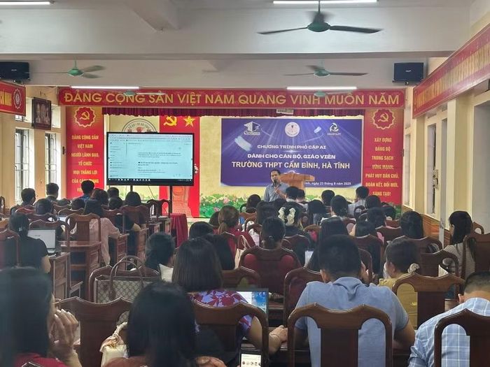 Các trường học ở Hà Tĩnh phổ cập AI cho giáo viên.