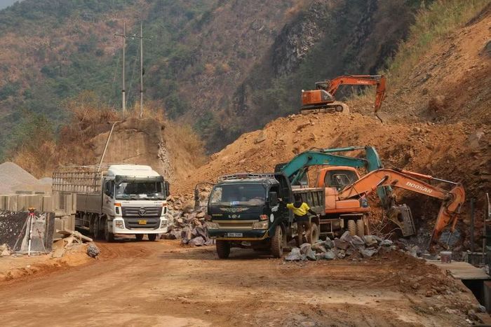 Tỉnh Sơn La chú trọng xây dựng đường sá, để phát triển kinh tế - xã hội tại các xã vùng cao.