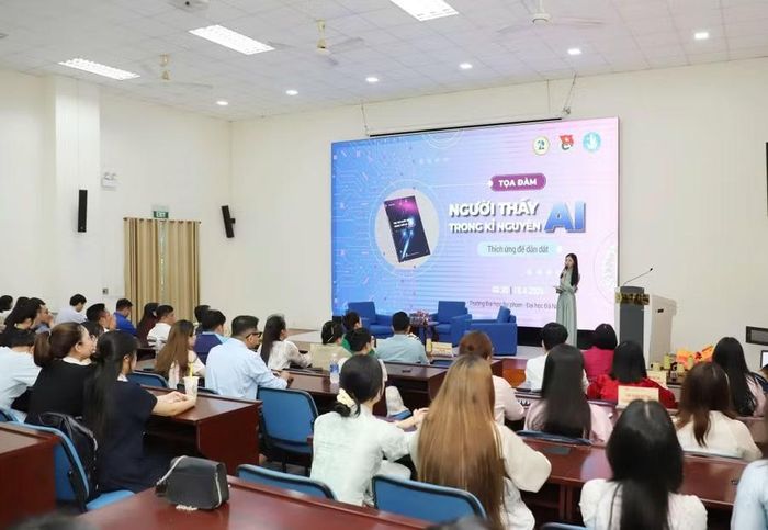 Tọa đàm "Người thầy trong kỷ nguyên AI" do Trường Đại học Sư phạm Đà Nẵng tổ chức.