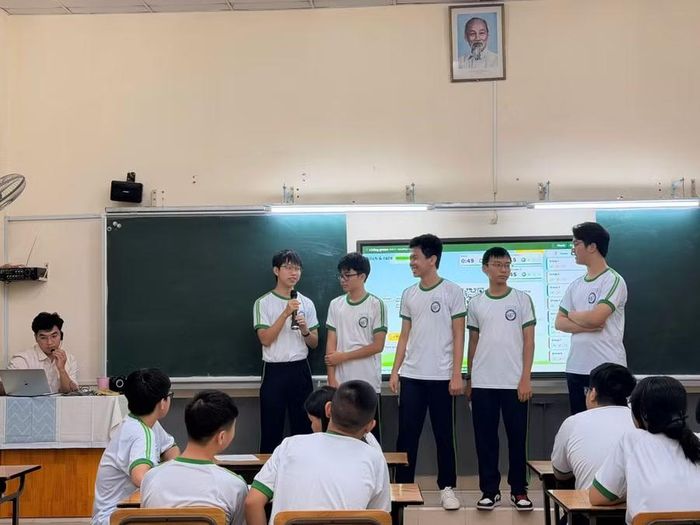 Một tiết dạy thao giảng môn Tiếng Anh tại lớp 10A2, Trường THPT Marie Curie.