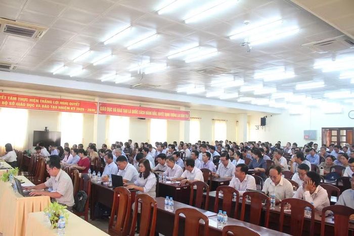 Đại biểu dự Hội nghị.