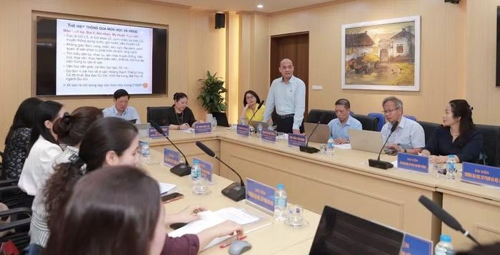 TS. Đỗ Anh Dũng, Vụ Giáo dục Phổ thông, Bộ Giáo dục và Đào tạo trình bày giáo dục di sản văn hóa trong chương trình giáo dục,
