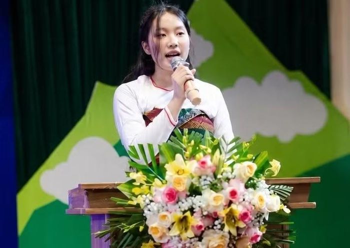 Em Lương Thị Phương Anh, học sinh lớp 12A3, Đại sứ học đường của Trường THPT Dân tộc nội trú Ngọc Lặc.