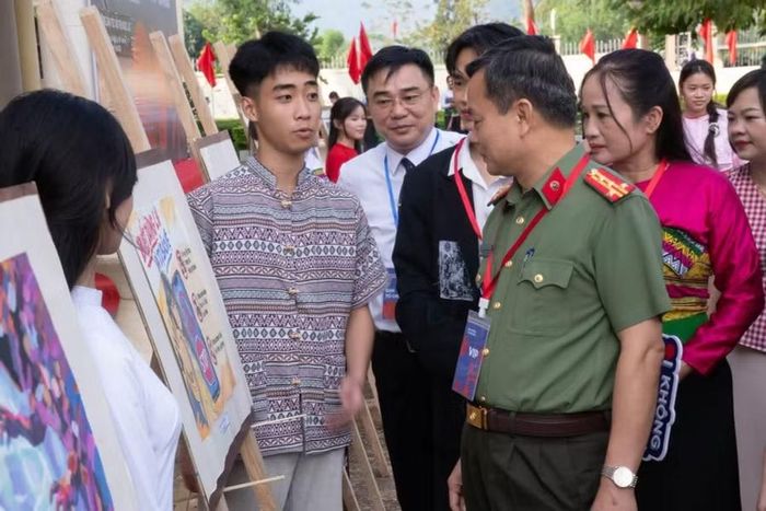 Các tác phẩm với nội dung an toàn mạng được học sinh sáng tạo.