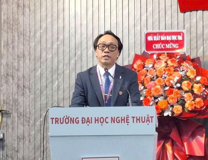 TS Phan Lê Chung, Phó Hiệu trưởng Phụ trách Trường ĐH Nghệ thuật Huế phát biểu.