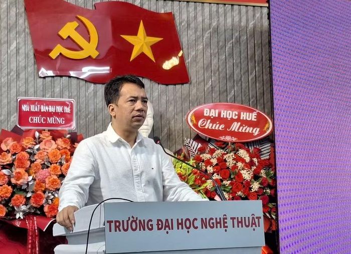 Ông Trần Hữu Thùy Giang, Phó Chủ tịch UBND TP Huế phát biểu khai mạc Hội thảo khoa học quốc tế.