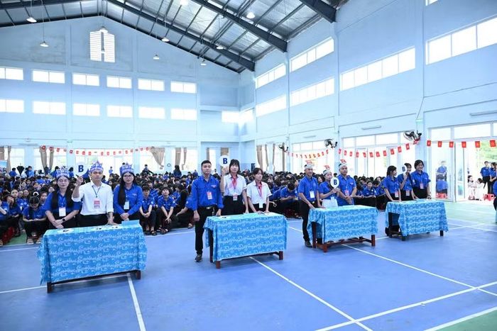 Các đội thi trải qua nhiều phần thi gay cấn.