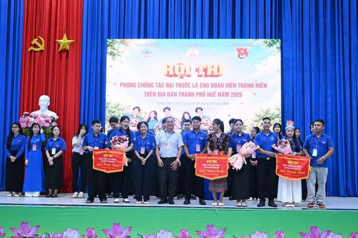 3 Giải Khuyến khích là các đội thi Nam Đông, Hưng Lộc và Khe Tre.