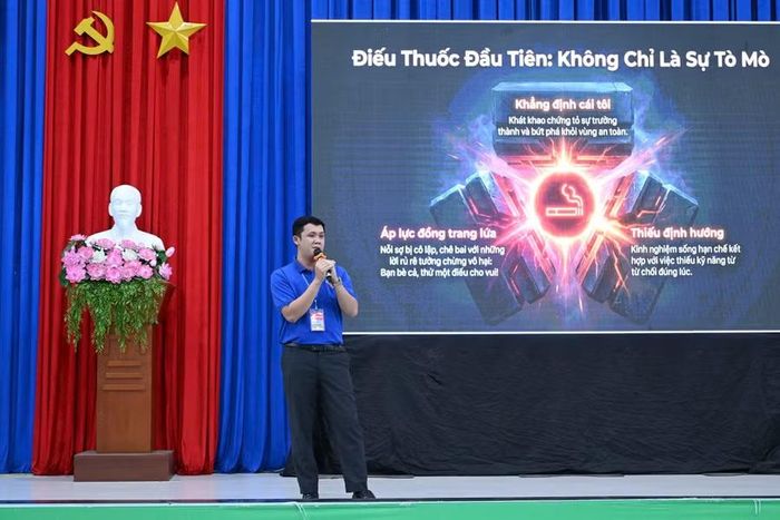 Những thành viên các đội dự thi phần Hùng biện.