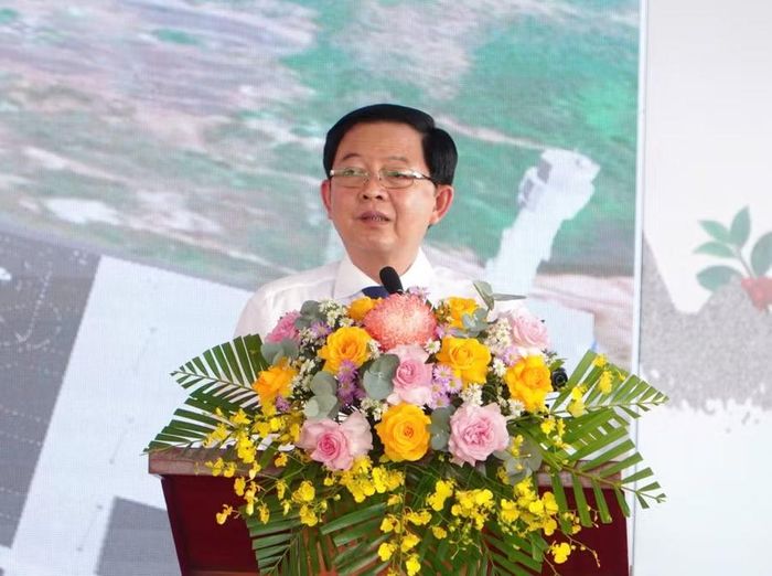 Phó Thủ tướng Hồ Quốc Dũng phát biểu tại buổi khánh thành đường cất hạ cánh số 2.