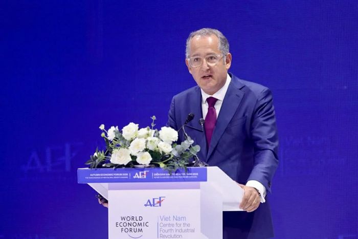 Ông Denis Depoux, Giám đốc Điều hành Toàn cầu, Roland Berger phát biểu tham luận. (Nguồn: BTC)