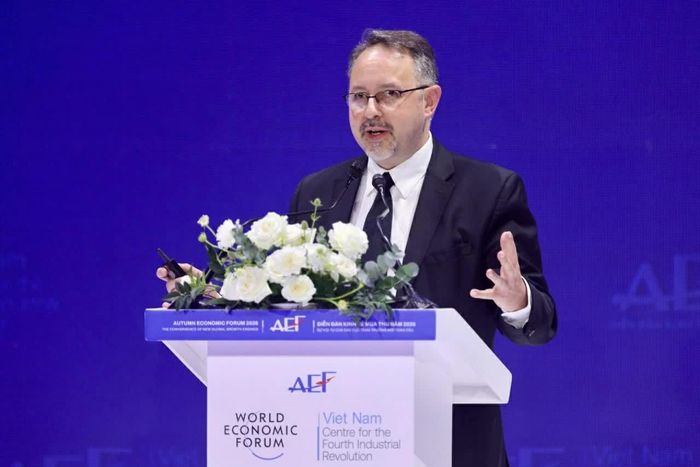 GS. Matthieu Guitton, Giáo sư Khoa Y Đại học Laval (Canada); Nhà nghiên cứu tại Trung tâm nghiên cứu CERVO phát biểu tham luận. (Nguồn: BTC)