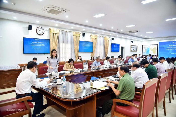 Thứ trưởng Ngoại giao Nguyễn Minh Hằng, Phó Trưởng Ban Tổ chức thường trực, báo cáo tình hình triển khai công tác chuẩn bị Hội nghị cấp cao CLMV 12 và ACMECS 11. (Ảnh: Quang Hòa)