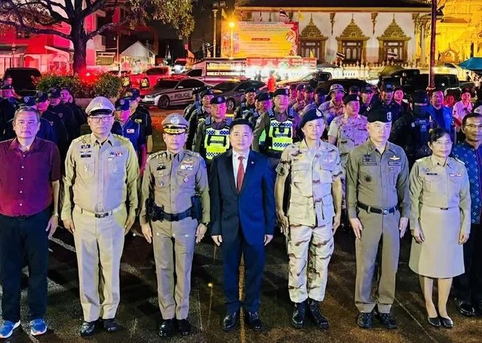 Tổng Lãnh sự Đinh Hoàng Linh tham dự Lễ phát động của Cục Cảnh sát Du lịch Thái Lan triển khai công tác an ninh, an toàn cho du khách tại Nakhon Phanom. (Nguồn: TLSQ Việt Nam tại Khon Kaen)