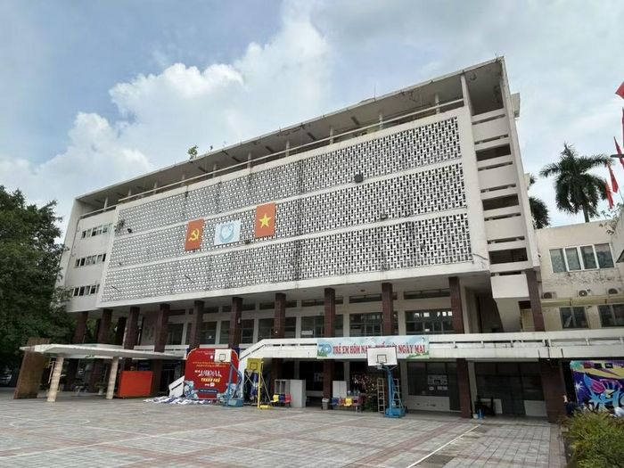 Cung Thiếu nhi Hà Nội - công trình đánh dấu một thời kỳ lịch sử của Hà Nội do KTS Lê Văn Lân thiết kế, xây dựng năm 1976. Ảnh: KTS Vũ Hiệp.