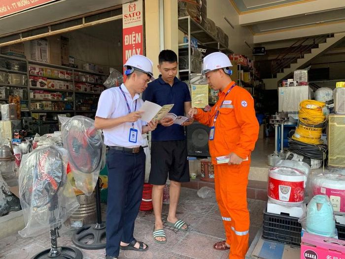Hóa đơn tiền điện có thể tăng nếu không đổi thói quen. Ảnh: EVN.