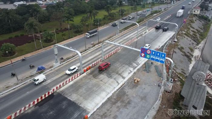 Các rào chắn thi công đã được gỡ bỏ. Ảnh: Quang Hùng