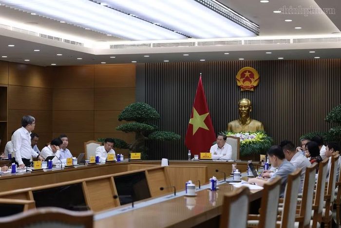 Phó Thủ tướng Thường trực Phạm Gia Túc chủ trì cuộc họp về kết nối giao thông với Cảng hàng không quốc tế Gia Bình - Ảnh: CP
