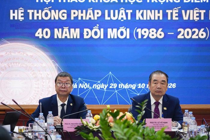 PGS.TS. Nguyễn Văn Quang - Phó Hiệu trưởng Trường Đại học Luật Hà Nội và PGS.TS. Lê Vũ Nam – Phó Hiệu trưởng Trường Đại học Kinh tế - Luật (ĐHQG TP.HCM) chủ trì Hội thảo.