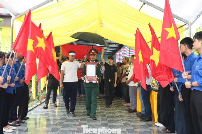 Sau 48 năm nằm lại Nghĩa trang liệt sĩ Đồi 82, tỉnh Tây Ninh, liệt sĩ Phạm Duy Trinh trở về với gia đình, quê hương.