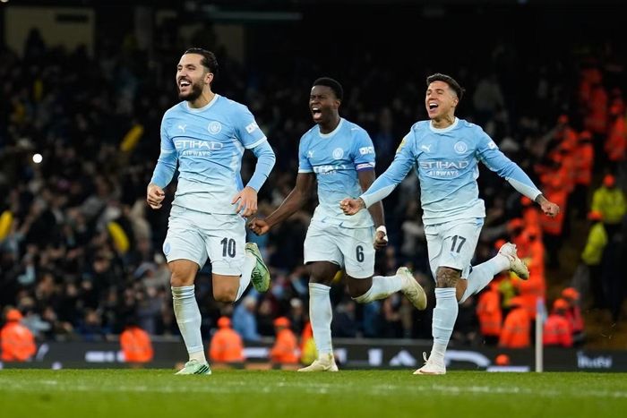 Cherki (số 10) đã giúp Man City cân bằng tỷ số 2-2 và đưa trận đấu tới loạt luân lưu.