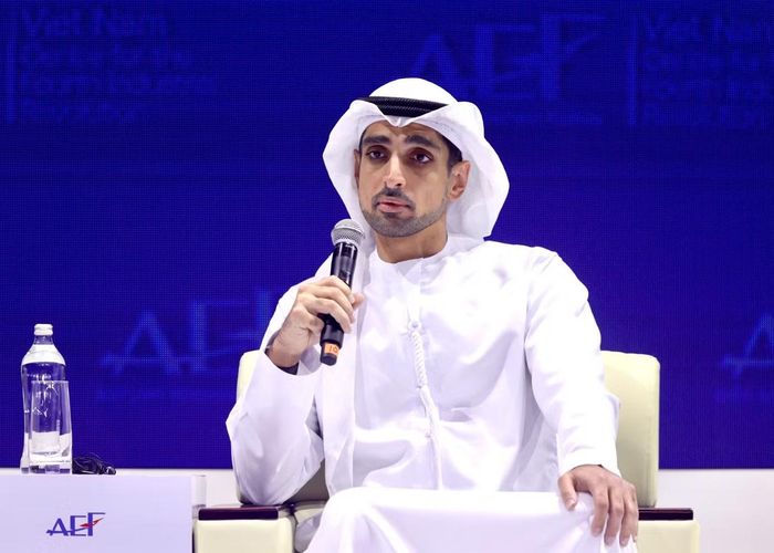 Ông Omran Sharaf - Trợ lý Bộ trưởng Ngoại giao UAE, trao đổi ý kiến.