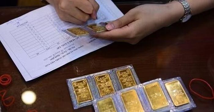 Giá mua vàng miếng SJC mỗi đơn vị niêm yết một kiểu. Ảnh: NY.