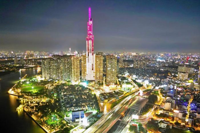 TPHCM định hướng phát triển theo mô hình siêu đô thị đa cực, đa trung tâm, với 5 cực tăng trưởng và 10 vùng phát triển.