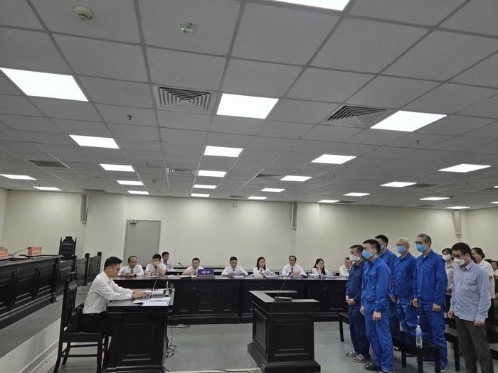 Cáo trạng xác định cựu Phó chủ tịch Lê Đức Giang nhận 180 triệu đồng dưới dạng quà biếu nhân dịp lễ, tết.