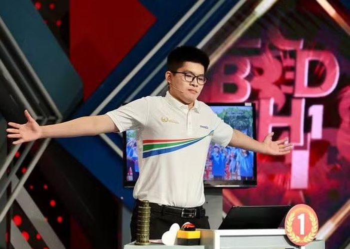 Nguyễn Hoàng Khánh tại Đường lên đỉnh Olympia 21.