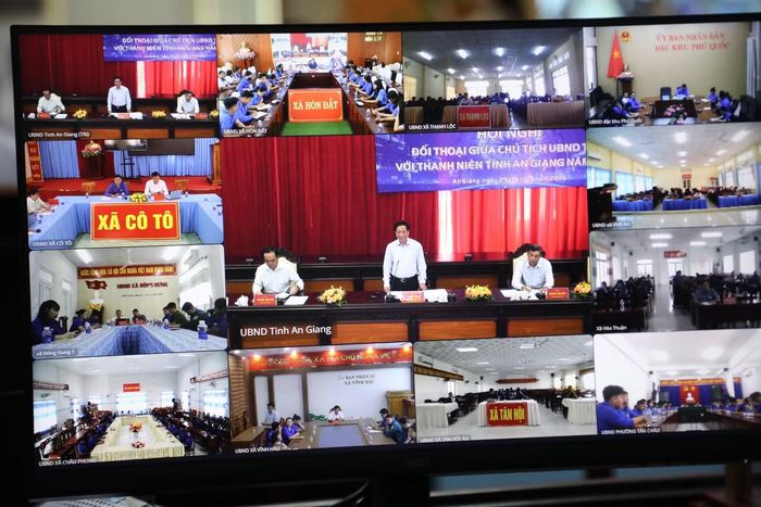 Buổi đối thoại được kết nối với 102 xã, phường, đặc khu trên địa bàn tỉnh.