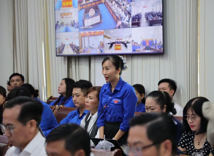 Thanh niên đối thoại với Chủ tịch UBND tỉnh An Giang.
