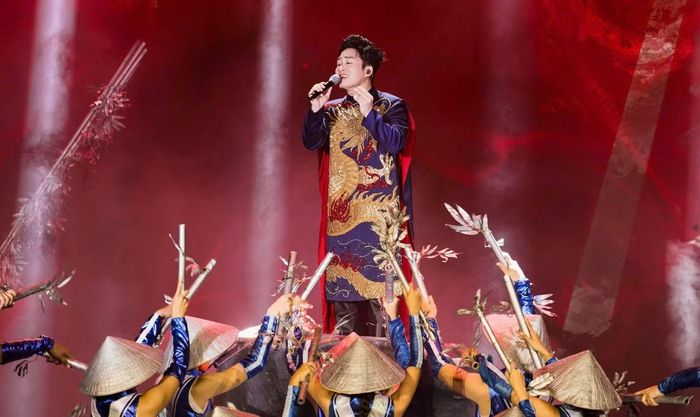 Tùng Dương mạnh tay tổ chức concert ở sân Mỹ Đình.