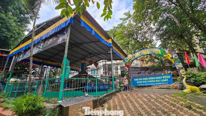 Các trò chơi cũng được nghiên cứu bố trí tập trung tại phía đông bắc và dưới quảng trường. Những hạng mục nằm trong vùng đệm đền Voi Phục dự kiến di dời, nhường không gian cho cây xanh, quảng trường và hoạt động văn hóa cộng đồng.