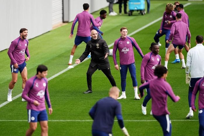  Trong lúc cuộc chiến pháp lý diễn ra bên ngoài sân cỏ, nhiệm vụ của các cầu thủ Man City là tập trung hết sức vào thi đấu và giành kết quả tốt. 