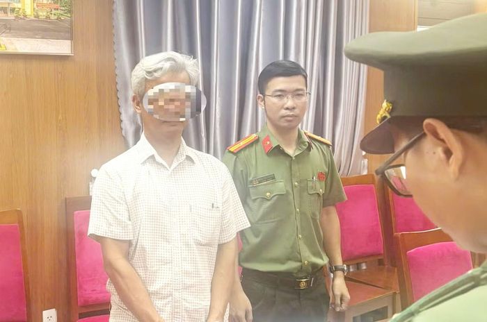 Công an thực hiện lệnh khởi tố đối với Trương Văn Thiên Tư.