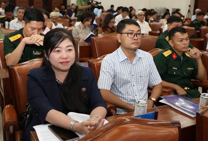 Lãnh đạo các địa phương, cơ quan dự hội nghị.
