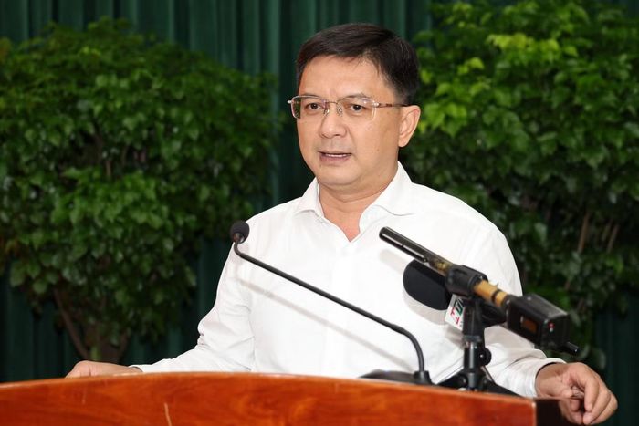 Phó Chủ tịch UBND TPHCM Nguyễn Mạnh Cường trao đổi tại hội nghị.