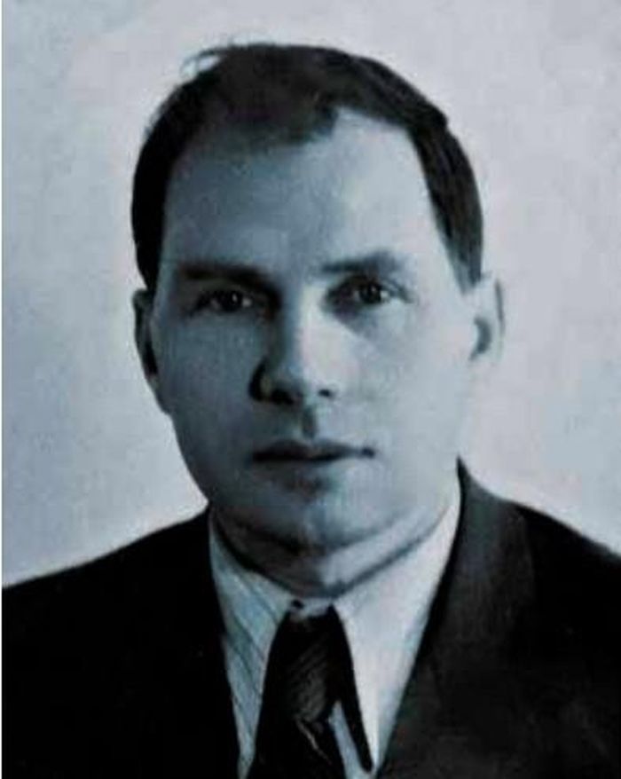 Chuyên gia Liên Xô N. K. Gryaznov.